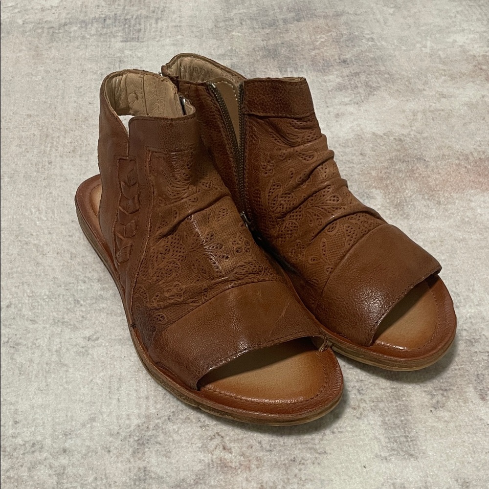 NEW Leather Open Toe Sandal